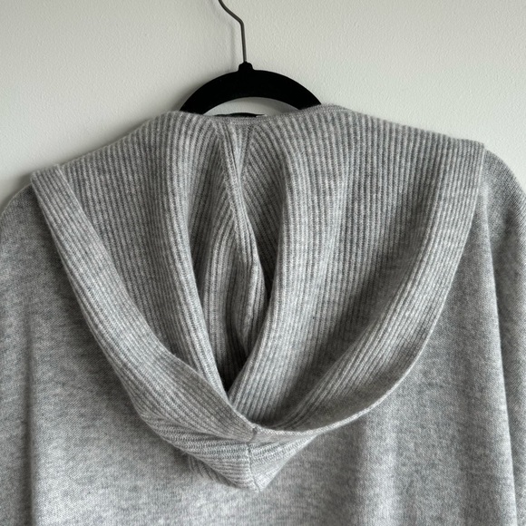 NWT Nordstrom Light Gray Wool & Cashmere Hooded Ribbed Ruana Poncho One Size - Picture 3 of 7
